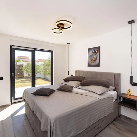 Ap With Pool Zadar Nin Villa *