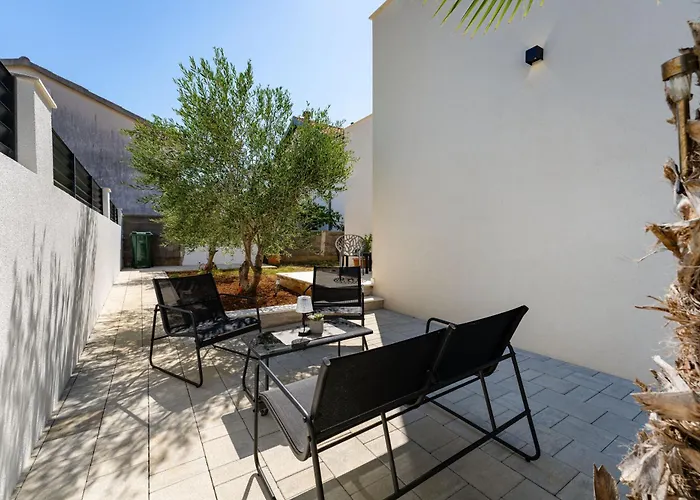 Ap With Pool Zadar Nin Врси