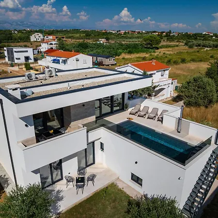 Haus Maki Pool * Vrsi