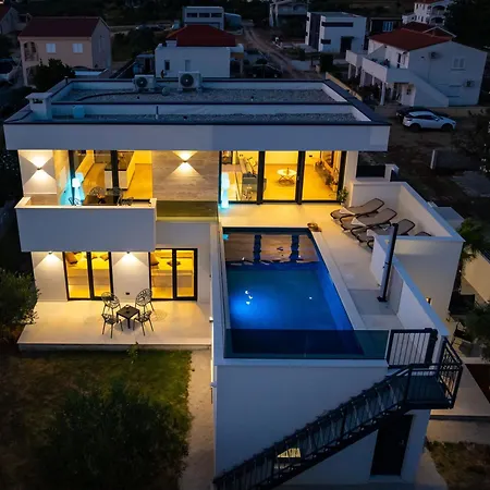 Villa Haus Maki Pool